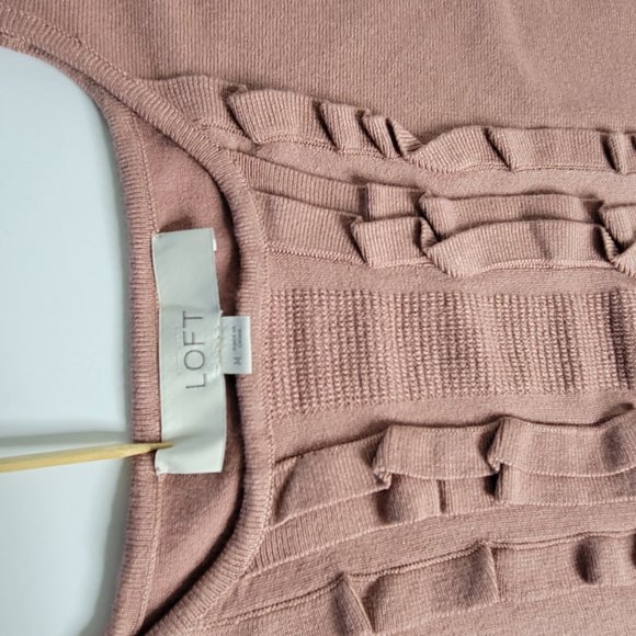 Ann Taylor Loft,   Dusty Rose Knit, size M, center ruffle detail sleeveless top. - Picture 5 of 12